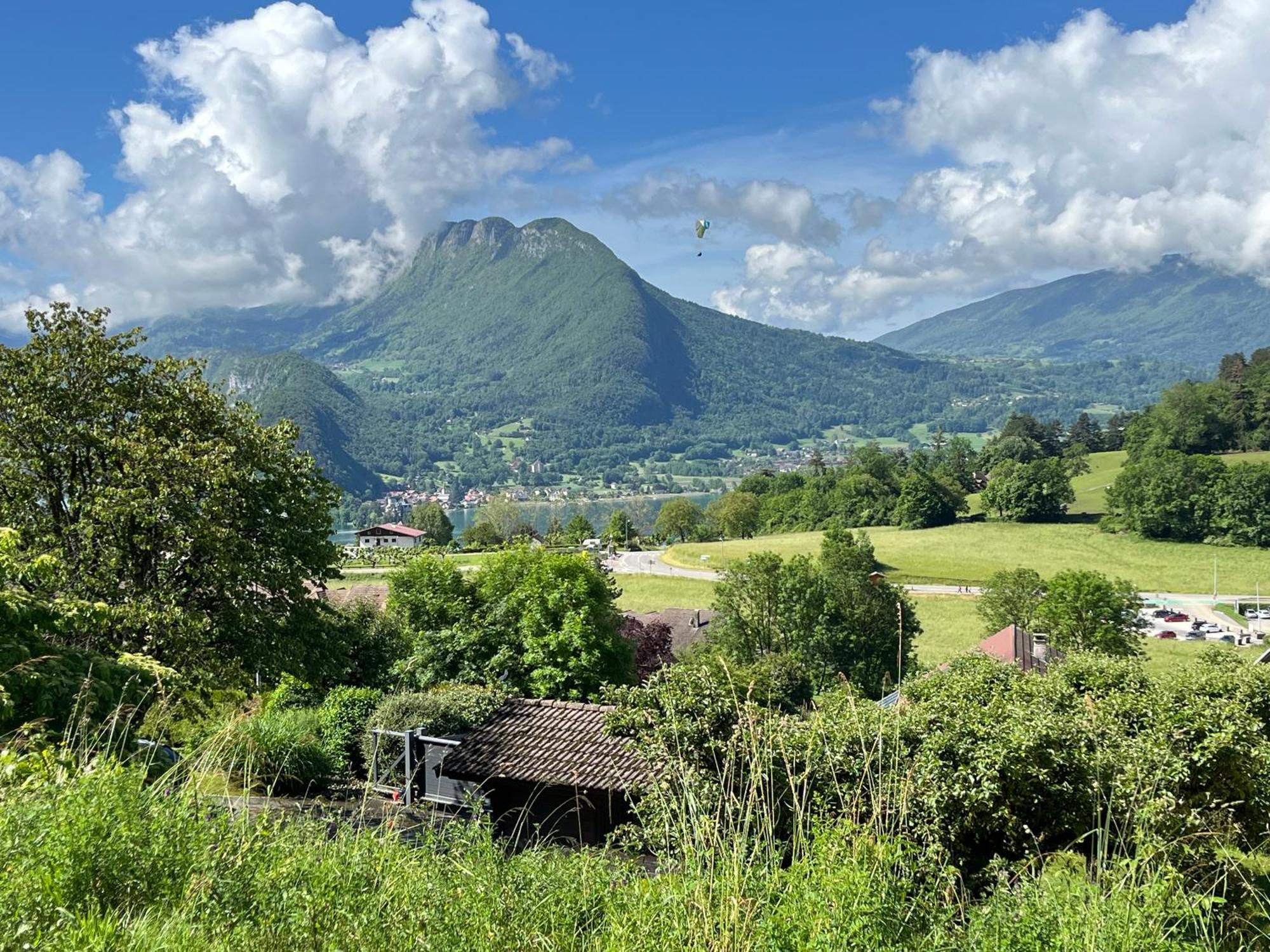 Le Chalet Des Voiles Panzió Talloires Kültér fotó