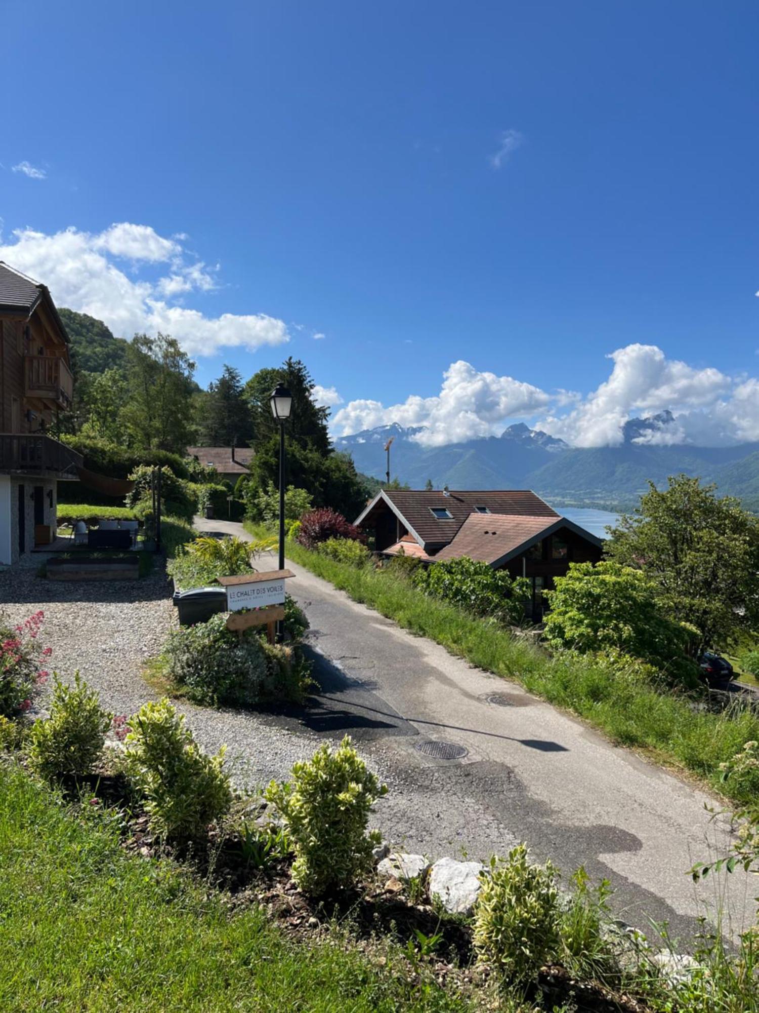 Le Chalet Des Voiles Panzió Talloires Kültér fotó