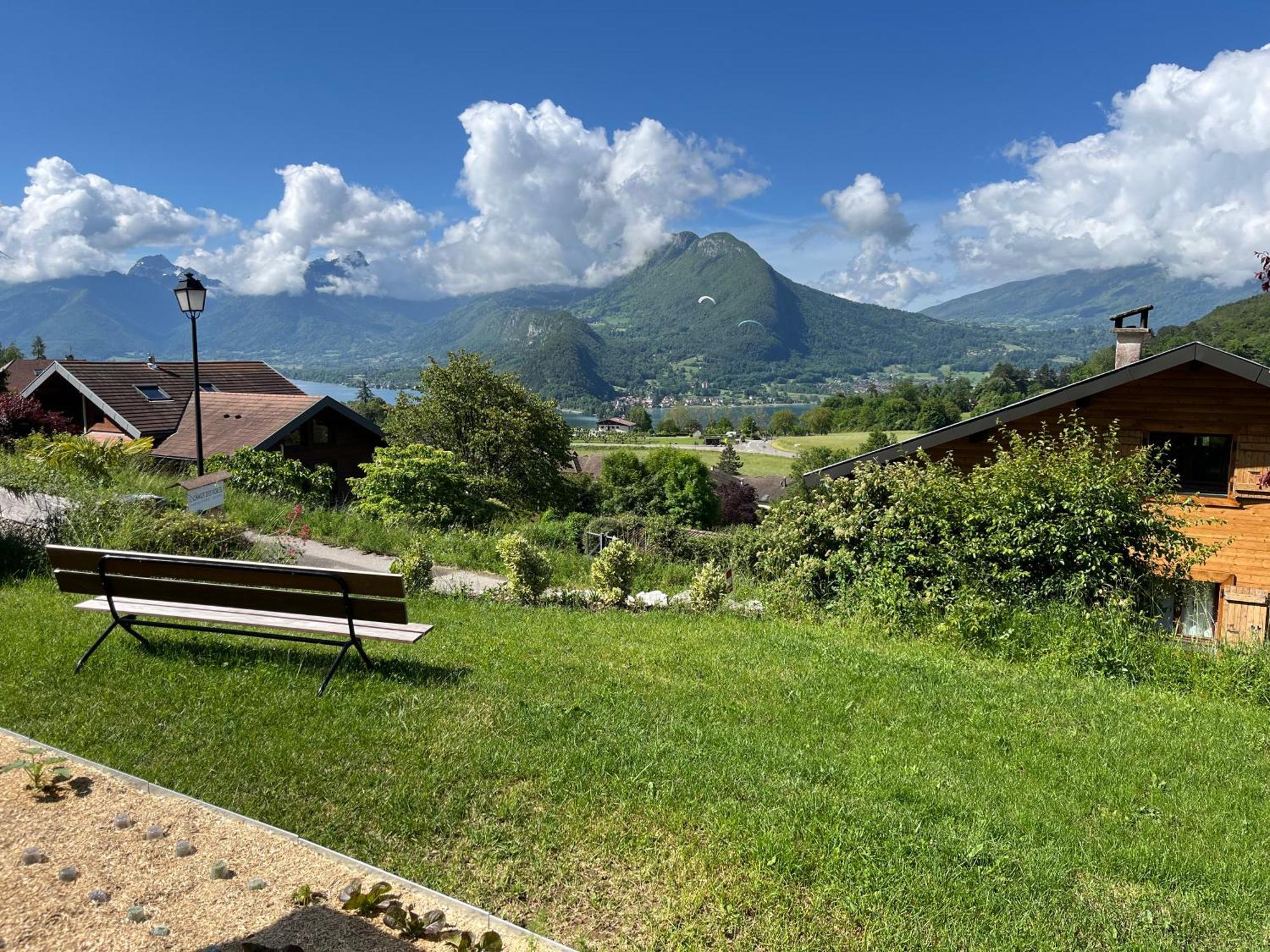 Le Chalet Des Voiles Panzió Talloires Kültér fotó